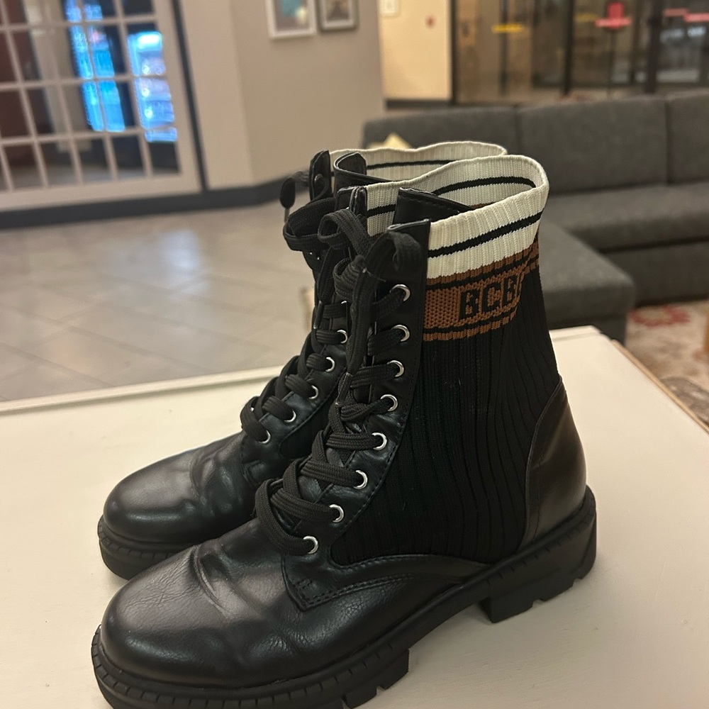 BCBG Black Leather Boots with Ribbed Knit Detail-Like NEW!! 7 1/2 M Hot!!!
